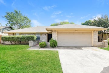 2821 S Meadow Dr Fort Worth, TX 76133